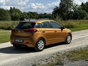 Hyundai i20 (7 foto / 13)