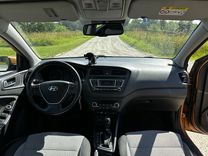 Hyundai i20 (11 foto / 13)