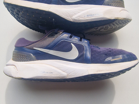 Nike Vomero 16 Air Zoom качественные беговые кроссовки р. 41