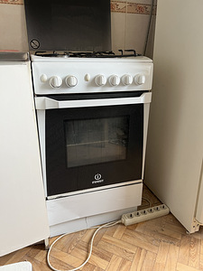 Газовая плита с духовкой Indesit, 4-конфорочная (1 фото из 3)