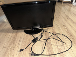 Ära anda 24 tolline arvuti monitor (2 foto / 2)
