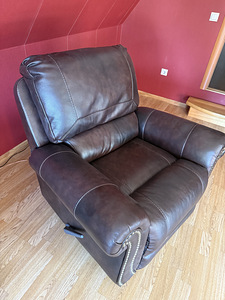 Ashley Colleton recliner tugitool – tumepruun, nahast istumi (5 foto / 5)