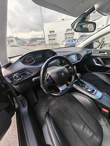 Peugeot 308 2.0 Diesel Allure (6 foto / 15)