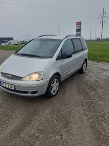 Ford Galaxy (2 фото из 5)