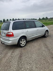Ford Galaxy (4 фото из 5)