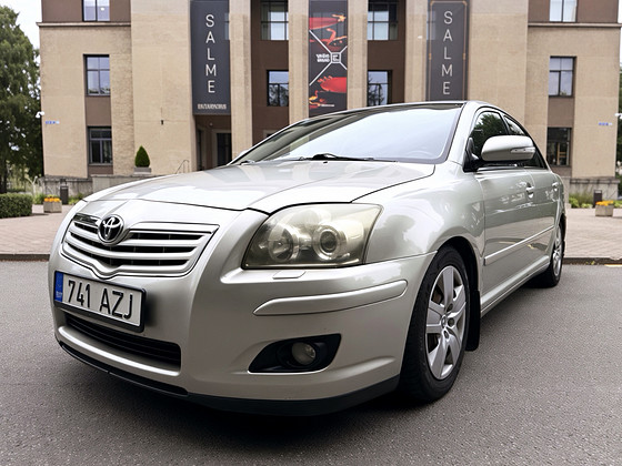 TOYOTA AVENSIS / FACELIFT / AUTOMAAT / ÜV 03.2027