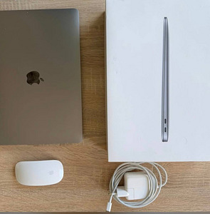 MacBook Air 2020 + Apple Magic Mouse 2 (1 фото из 2)