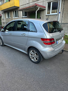 Mercedes-Benz B180 (2 фото из 9)