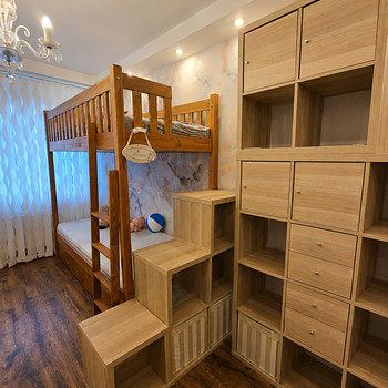 Детская мебель: дубовая двухъярусная кровать + IKEA KALLAX