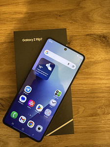 Samsung Galaxy Z Flip 7 256GB (2 foto / 2)