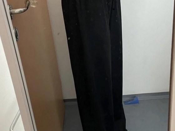 Laiad mustad püksid