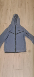 Nike Tech Fleece kapuutsiga pusa (1 foto / 2)