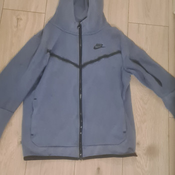 Nike Tech Fleece kapuutsiga pusa