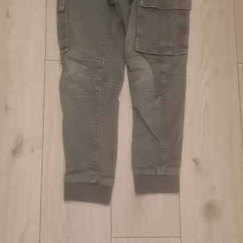 Hallikasrohelised H&M püksid