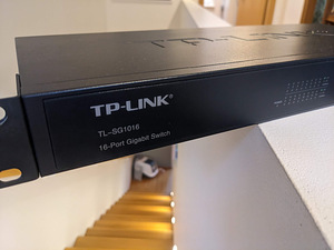 TP-LINK 16-портовый гигабитный коммутатор TL-SG1016 (2 фото из 4)