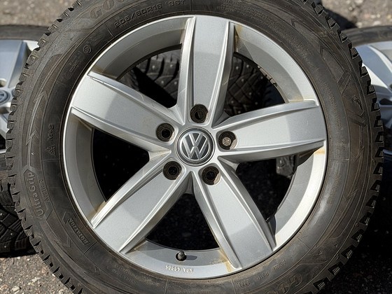 16" Volkswagen originaalveljed 5x112 + naastrehvid 205/60/16