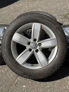 16" Volkswagen originaalveljed 5x112 + naastrehvid 205/60/16 (1 foto / 9)