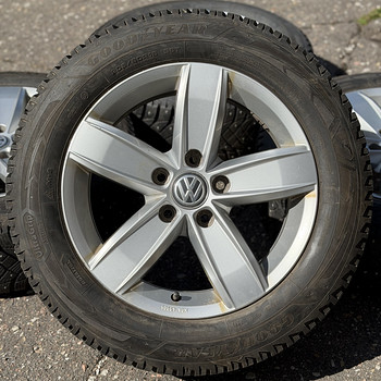 16" Volkswagen originaalveljed 5x112 + naastrehvid 205/60/16
