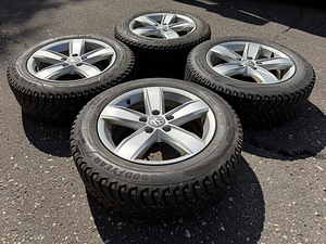 16" Volkswagen originaalveljed 5x112 + naastrehvid 205/60/16 (3 foto / 9)