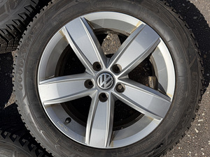 16" Volkswagen originaalveljed 5x112 + naastrehvid 205/60/16 (5 foto / 9)
