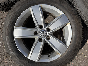 16" Volkswagen originaalveljed 5x112 + naastrehvid 205/60/16 (7 foto / 9)