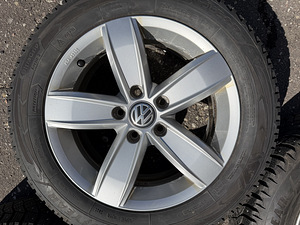 16" Volkswagen originaalveljed 5x112 + naastrehvid 205/60/16 (8 foto / 9)