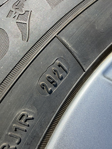 16" Volkswagen originaalveljed 5x112 + naastrehvid 205/60/16 (9 foto / 9)