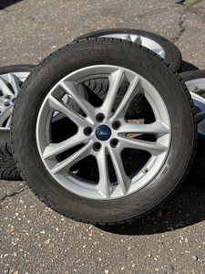 17" Ford originaalveljed 5x108 + 225/55/17 m+s (6-7mm) (1 foto / 9)