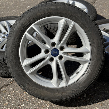 17" Ford originaalveljed 5x108 + 225/55/17 m+s (6-7mm)