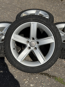 17" оригинальные диски Audi 5x112 + шипованные шины 225/45/17 (3 фото из 8)