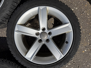17" оригинальные диски Audi 5x112 + шипованные шины 225/45/17 (6 фото из 8)