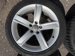 17" оригинальные диски Audi 5x112 + шипованные шины 225/45/17 (7 фото из 8)
