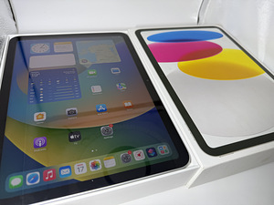 iPad 10-го поколения 64 Gb Silver Wi‑Fi (2 фото из 3)