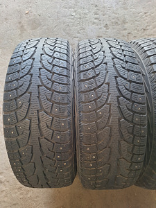 235/65/R17 Hankook Winter I Pike RW11 шипованные шины (2 фото из 3)