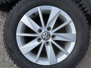 15" Volkswagen originaalveljed 5x112 + naastrehvid 195/65/15 (6 foto / 8)