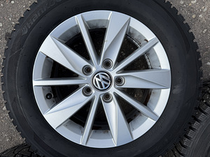 15" Volkswagen originaalveljed 5x112 + naastrehvid 195/65/15 (7 foto / 8)