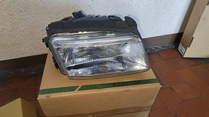 Правая фара AUDI A4 B5 (1 фото из 3)