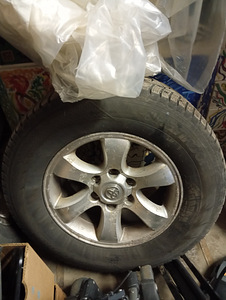 Toyota Land Cruiser 120 veljed+ naastrehvid 265/65/17 (1 foto / 5)