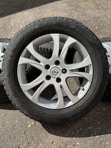 17" оригинальные диски Nissan 5x114,3 + шипованные шины 215/60/17 (1 фото из 8)