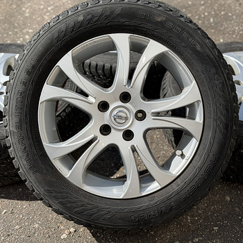 17" оригинальные диски Nissan 5x114,3 + шипованные шины 215/60/17