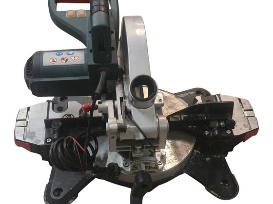 Торцовочная пила Metabo KS 216 M Lasercut