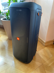 Bluetooth-колонка JBL PartyBox 200 (1 фото из 2)