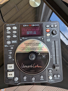Denon DJ DN-S1200 портативный CD/MP3 USB-плеер MIDI-контроллер (1 фото из 4)