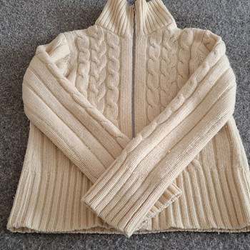 Kootud soe kampsun lambavillast M, S . India.