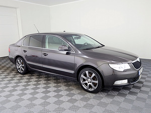 Skoda Superb Highline ATM 2.0 TDI 103kW (1 foto / 8)