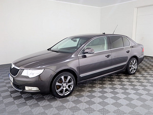 Skoda Superb Highline ATM 2.0 TDI 103kW (2 foto / 8)