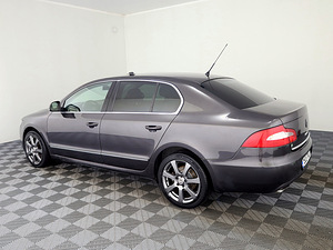 Skoda Superb Highline ATM 2.0 TDI 103kW (4 foto / 8)