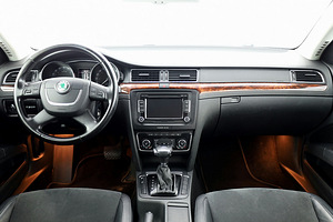Skoda Superb Highline ATM 2.0 TDI 103kW (5 foto / 8)