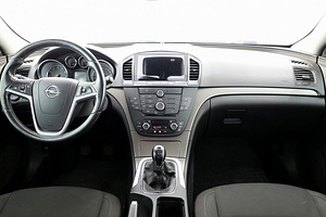 Opel Insignia Comfort 1.6 132kW (5 foto / 8)