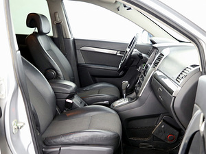 Chevrolet Captiva Luxury ATM 2.0 VCDi 110kW (6 фото из 8)